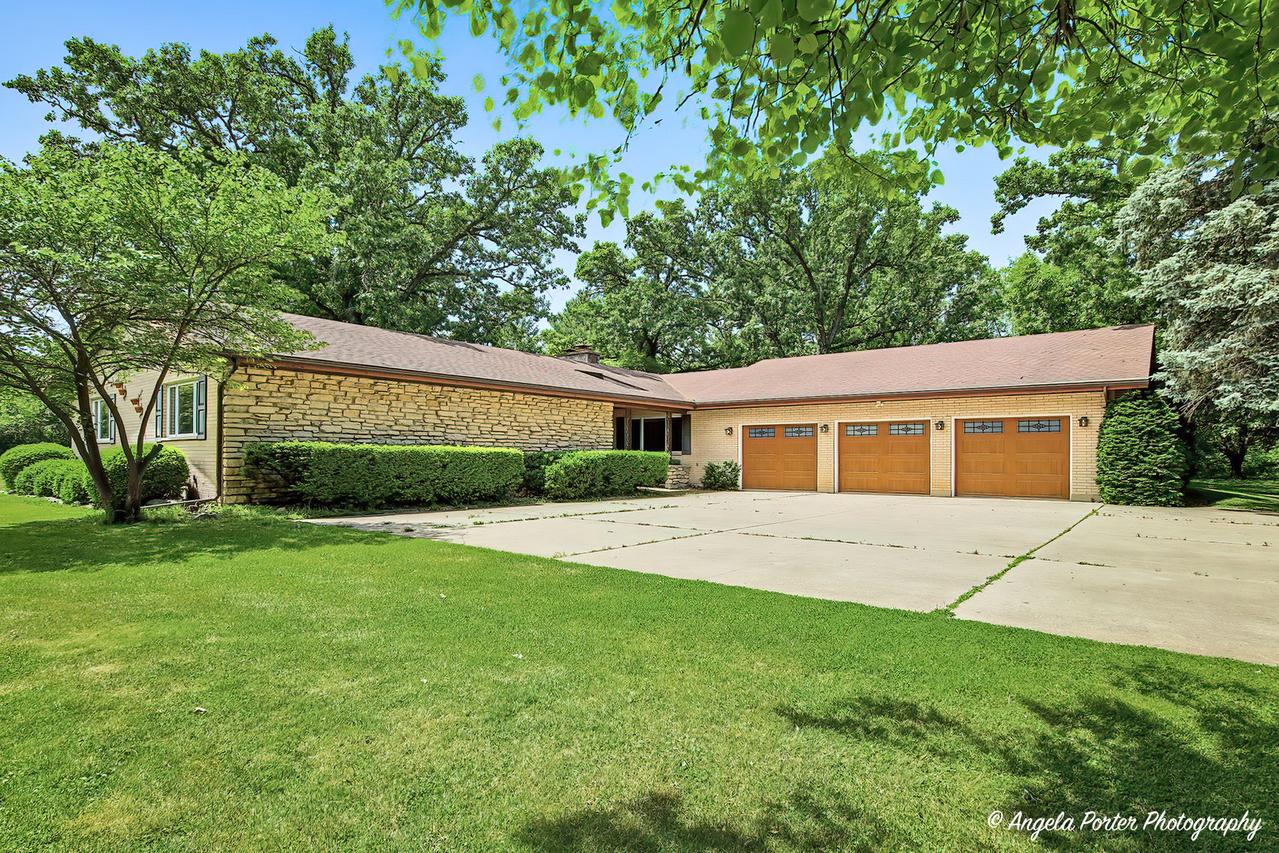 4121 Miller Oaks Dr., Mchenry, IL 60051