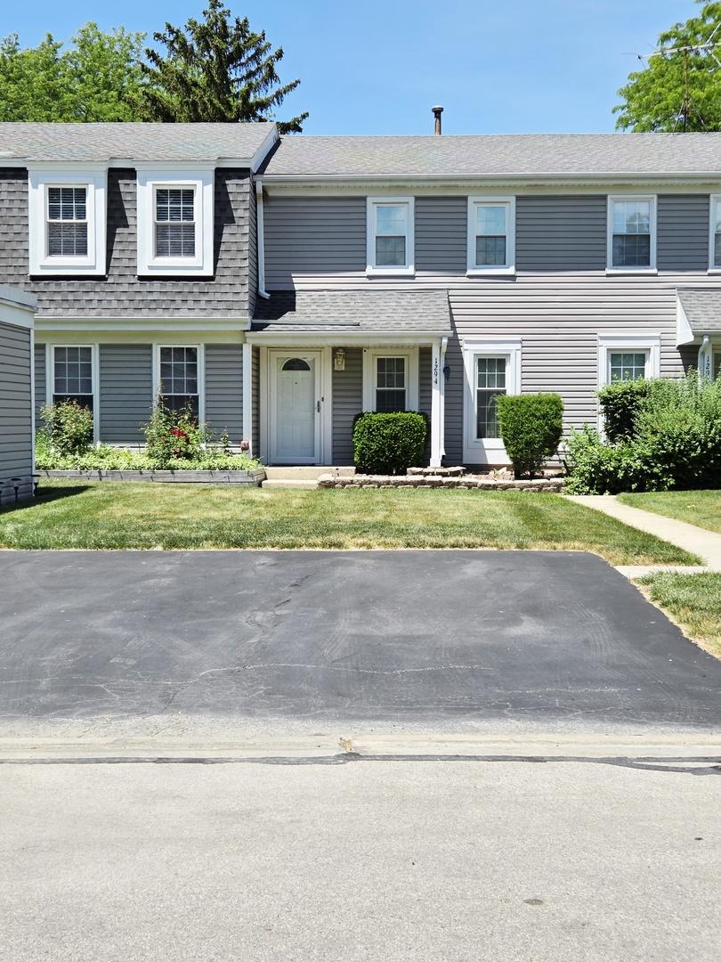 1294 Downing St., Roselle, IL 60172