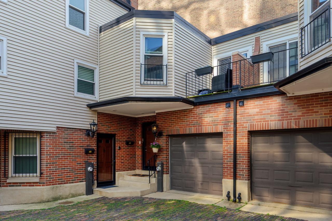 492 W Belmont Ave., Chicago, IL 60657