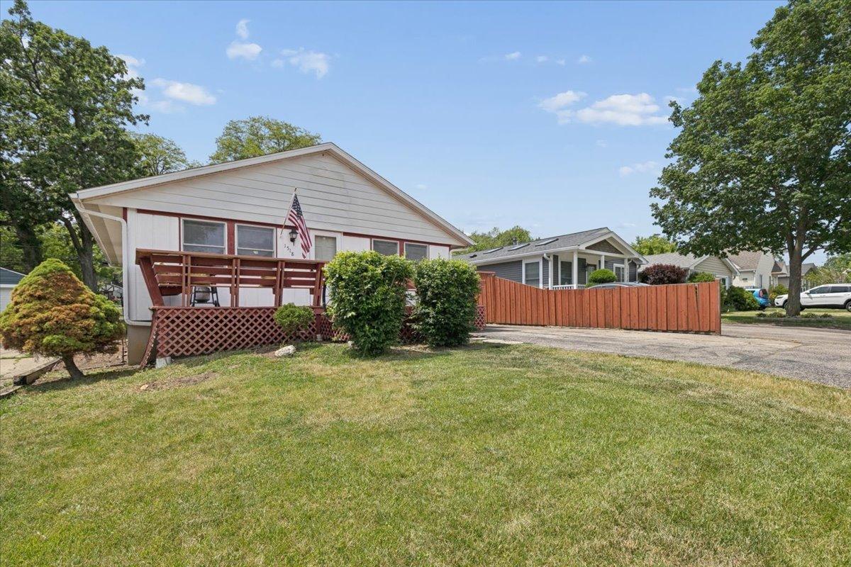 1518 Ridgeway St., Round Lake Beach, IL 60073