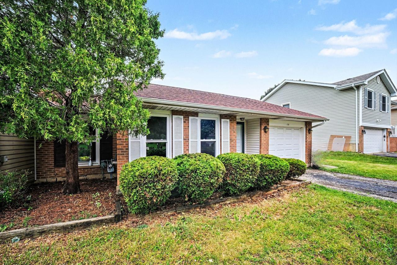 128 Majestic Dr., Lombard, IL 60148