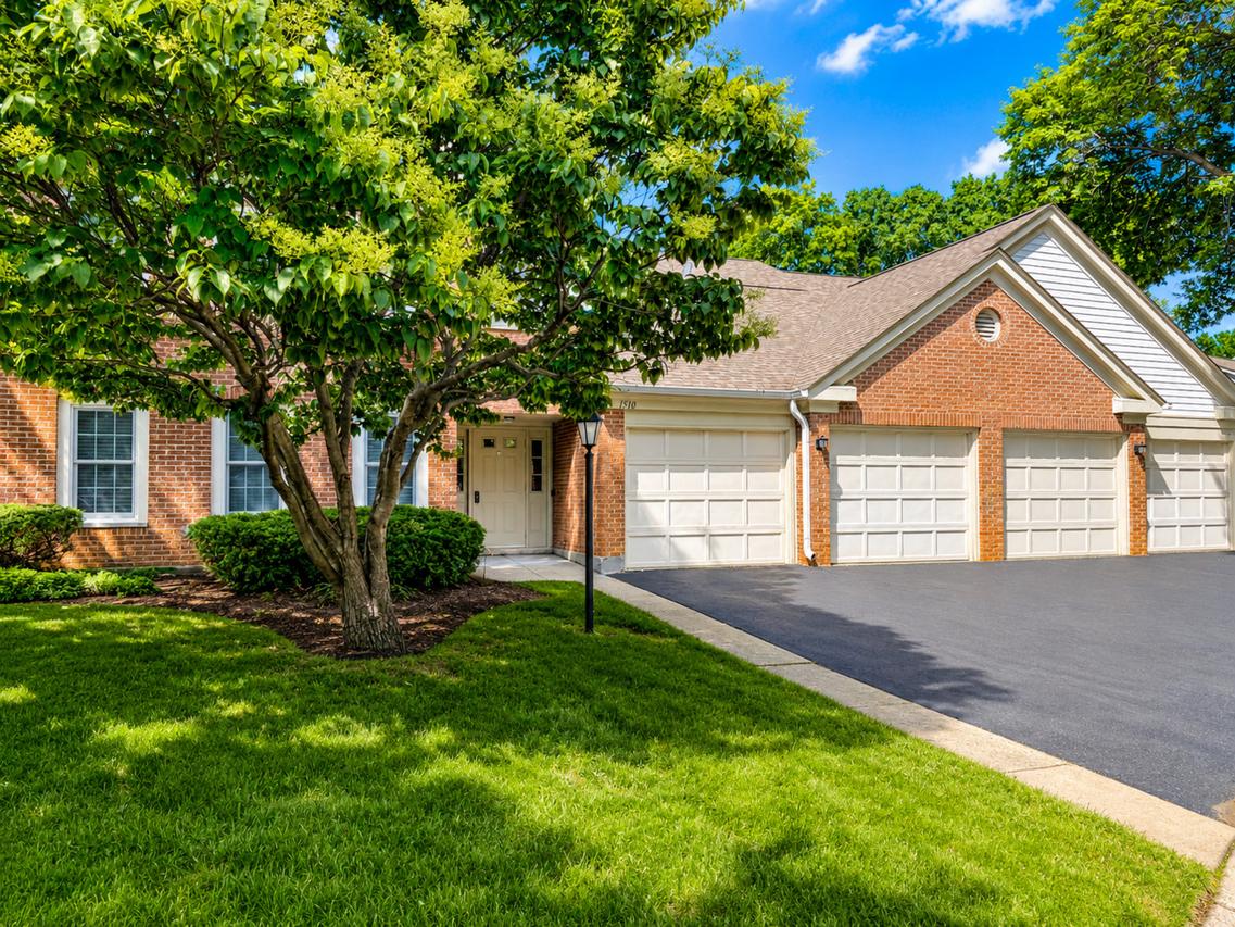 1510 Camden Ct. #D1, Wheeling, IL 60090