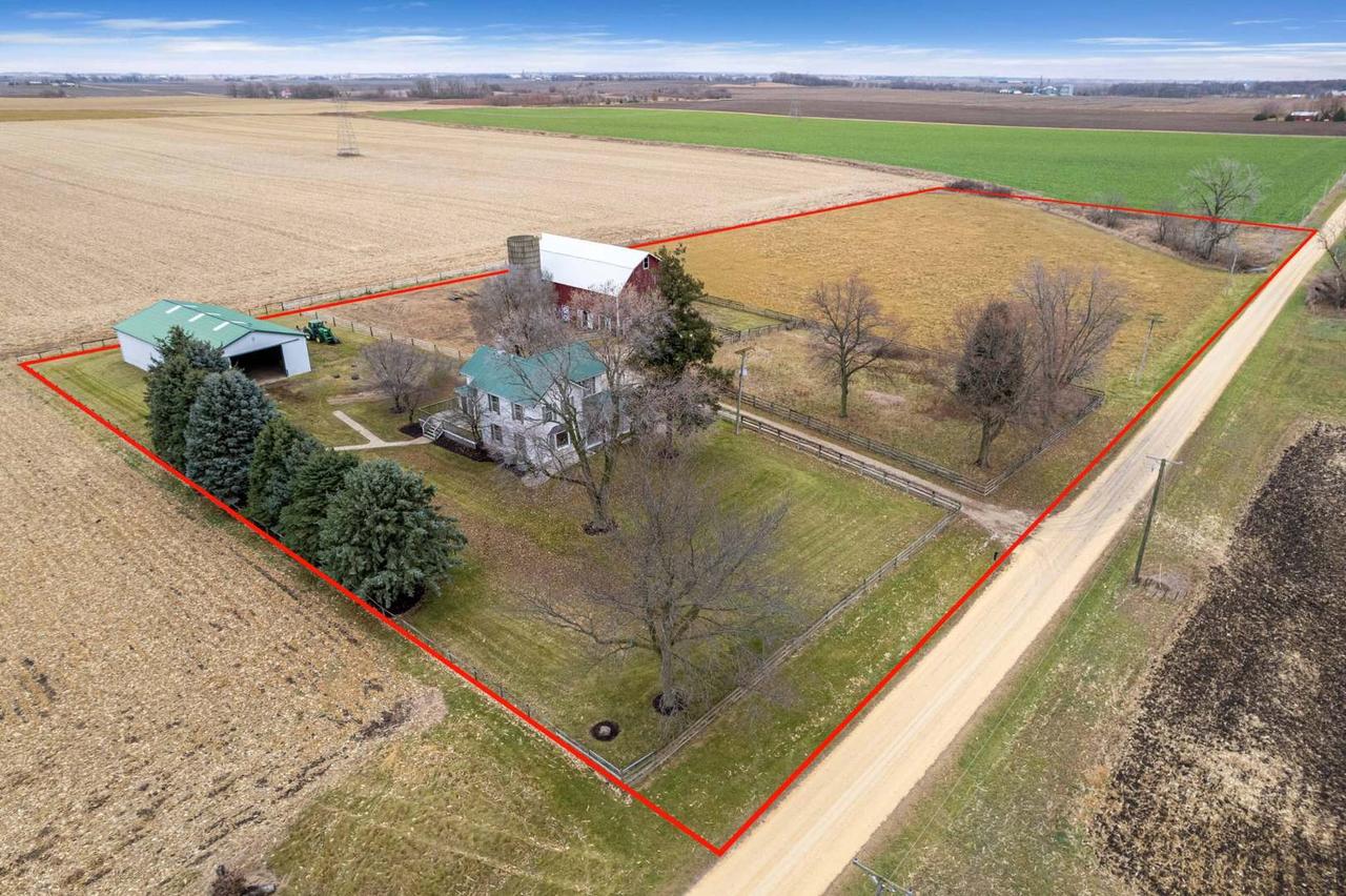 16645 Lasher Rd., Hinckley, IL 60520