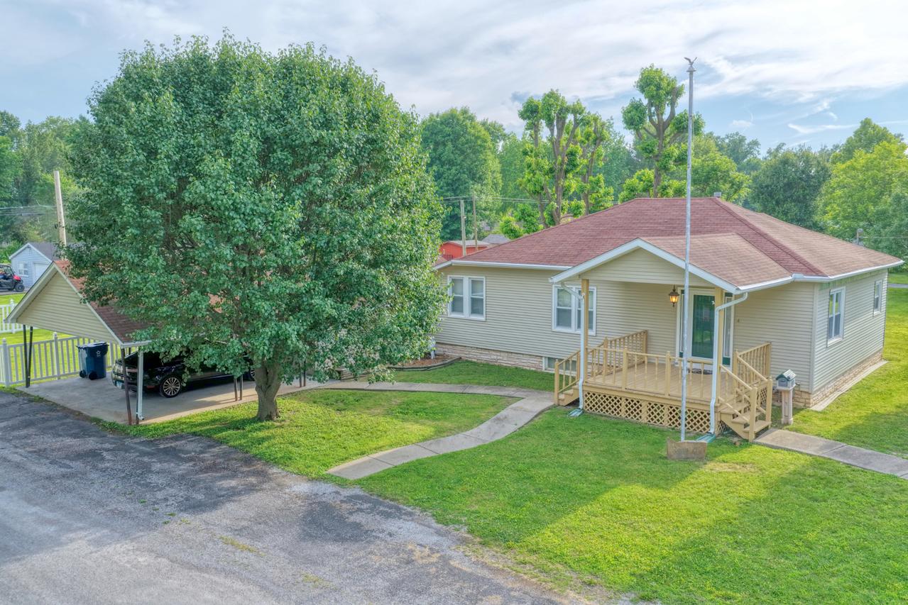 602 W Ray Ave., Christopher, IL 62822