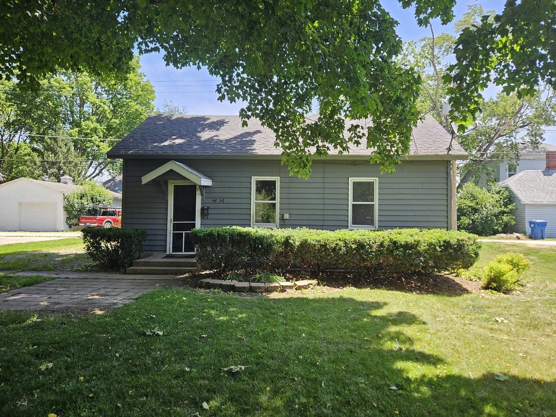 44 1/2 N Market St., Momence, IL 60954