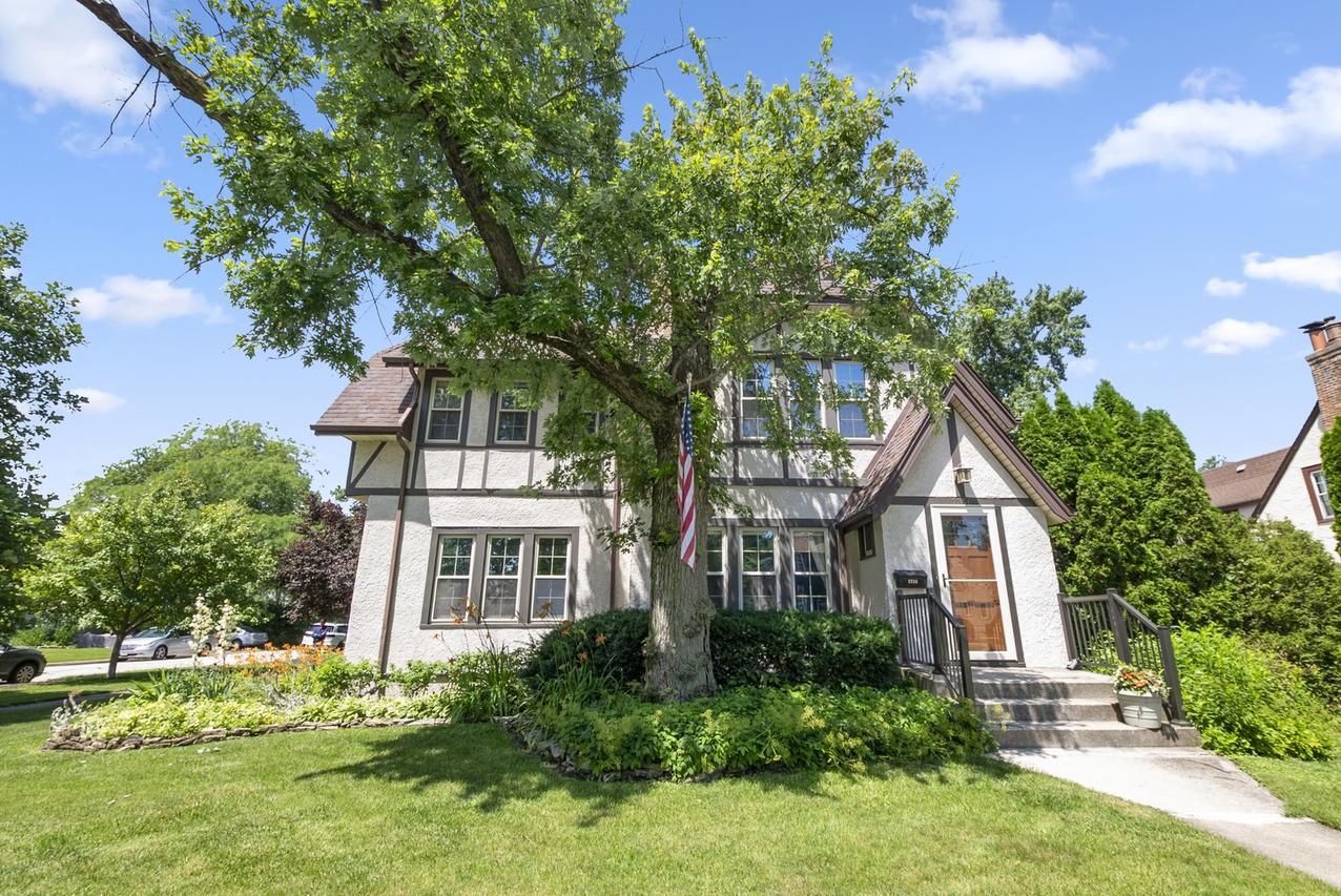 1146 Douglas Ave., Flossmoor, IL 60422