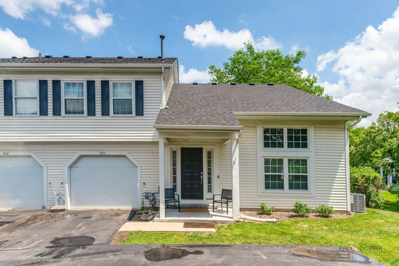 221 Ivy Ct., Streamwood, IL 60107