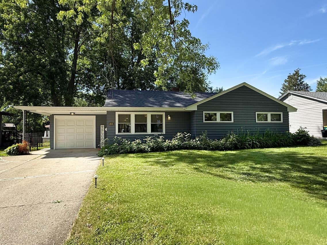 415 Parkside Dr., Sycamore, IL 60178