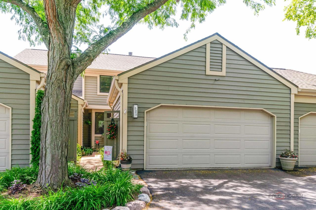 525 White Oak Ln. #26525, Lake Barrington, IL 60010