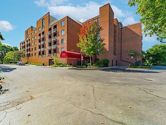 1450 Plymouth Ln. #501, Elgin, IL 60123