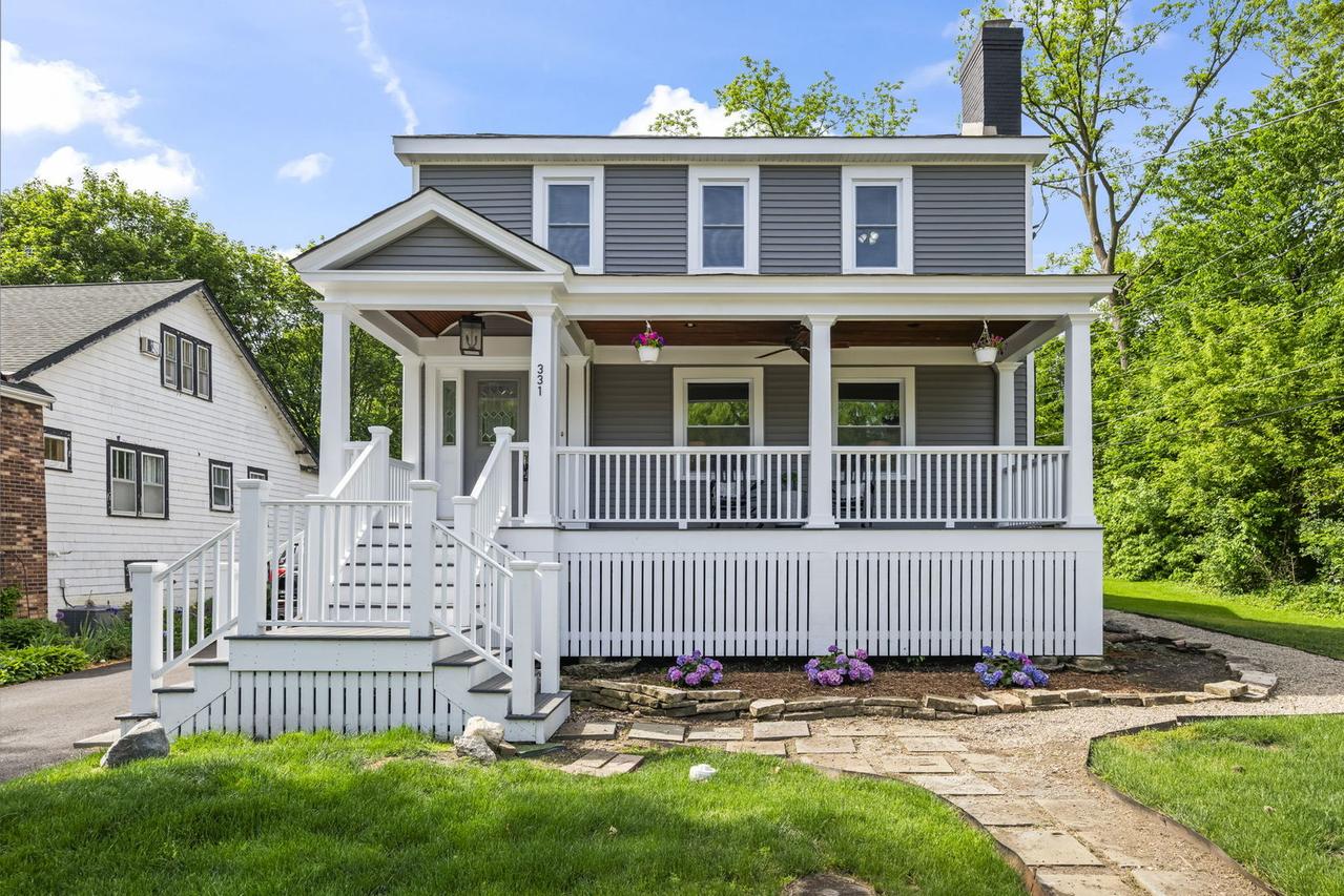 331 E Russell St., Barrington, IL 60010