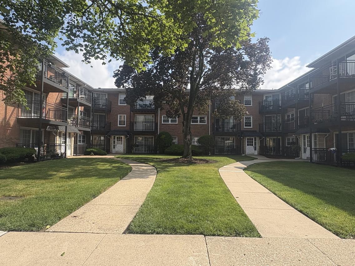 6855 N Northwest Hwy. #2D, Chicago, IL 60631