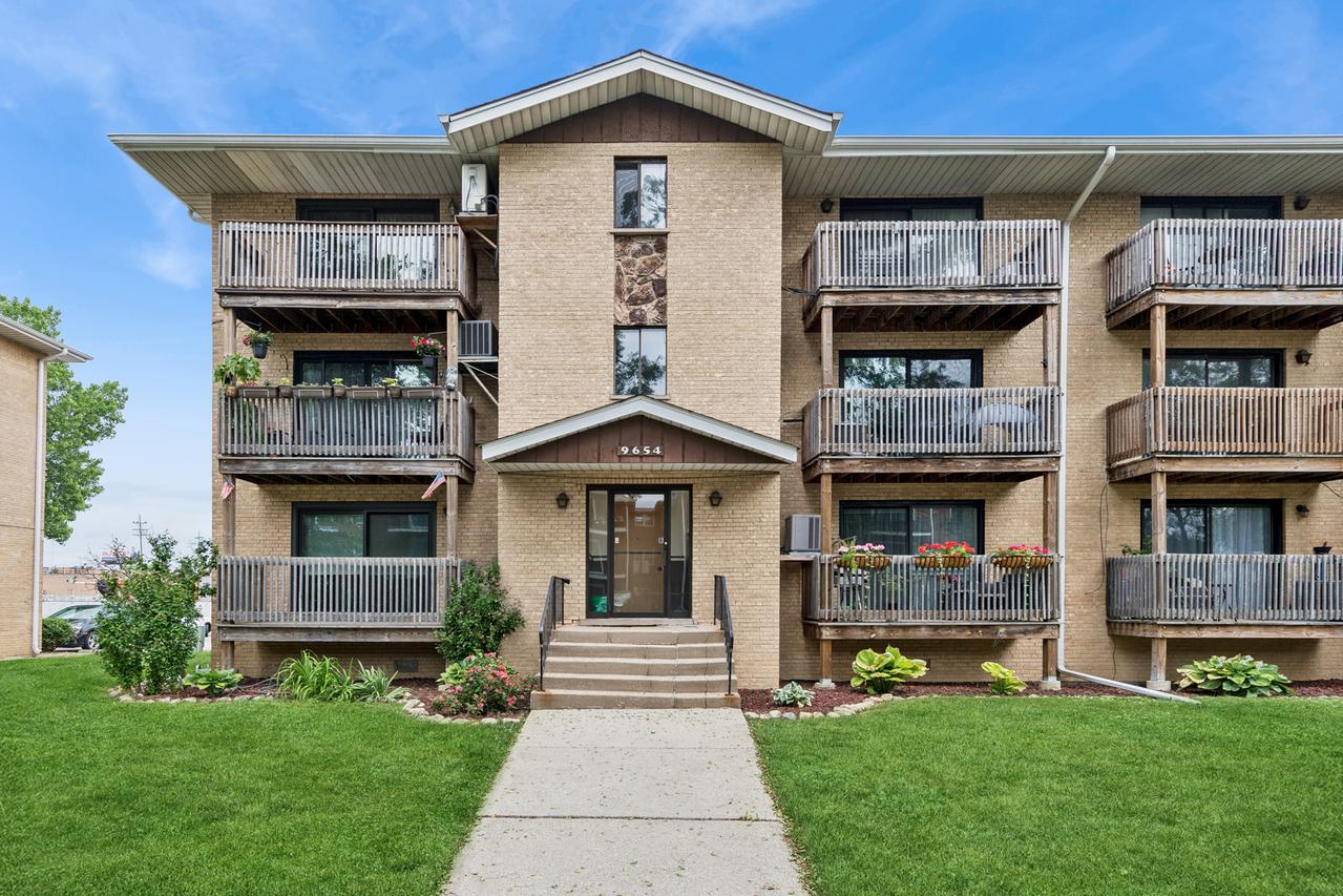 9654 Nottingham Ave. #1A, Chicago Ridge, IL 60415