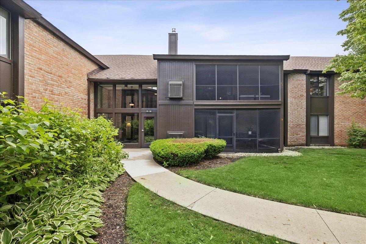 720 Saint Andrews Ln. #13, Crystal Lake, IL 60014