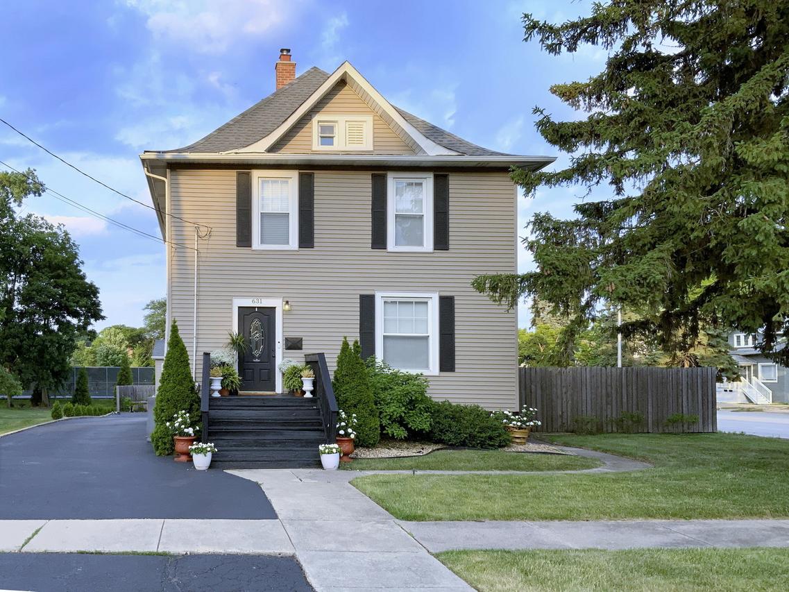 631 S Hale St., Wheaton, IL 60187