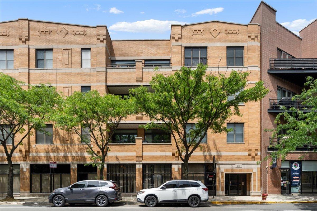 2040 W Belmont Ave. #302, Chicago, IL 60618