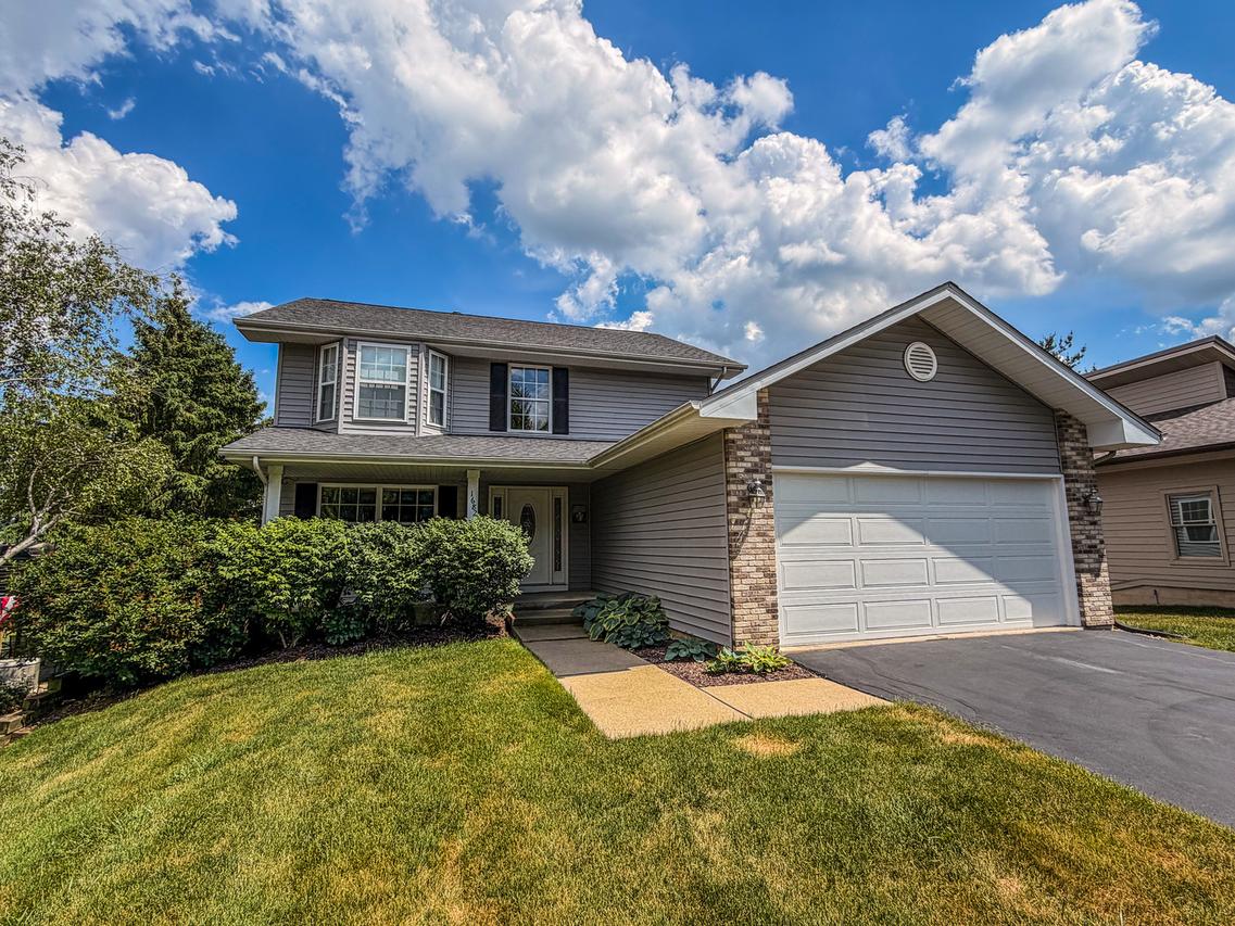1682 Candlewick Dr., Poplar Grove, IL 61065