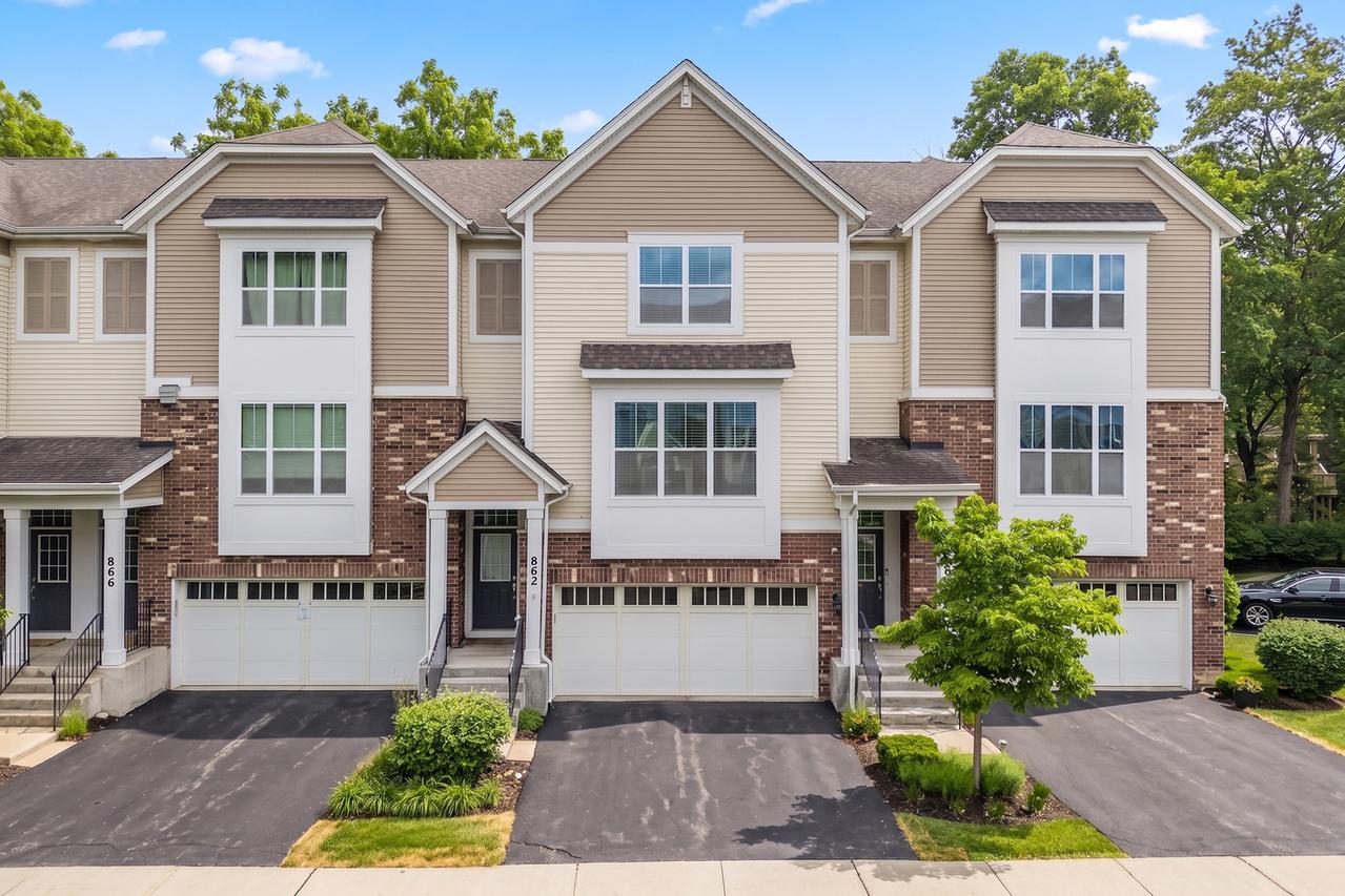 862 W Chase Ln., Palatine, IL 60067