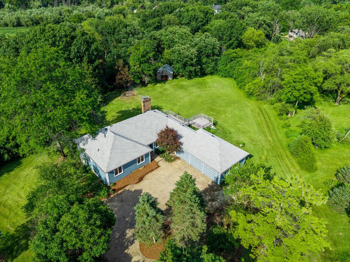 25725 N Oak Creek Cir., Barrington, IL 60010