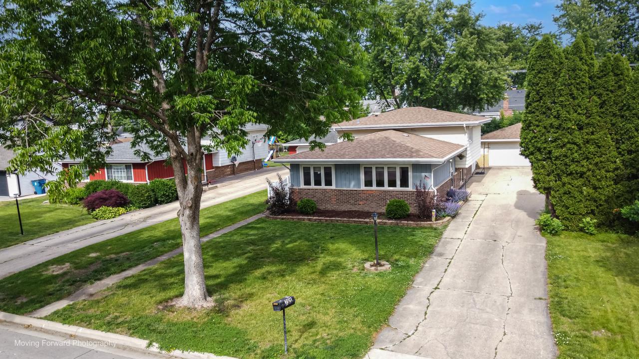 761 N Willow Rd., Elmhurst, IL 60126