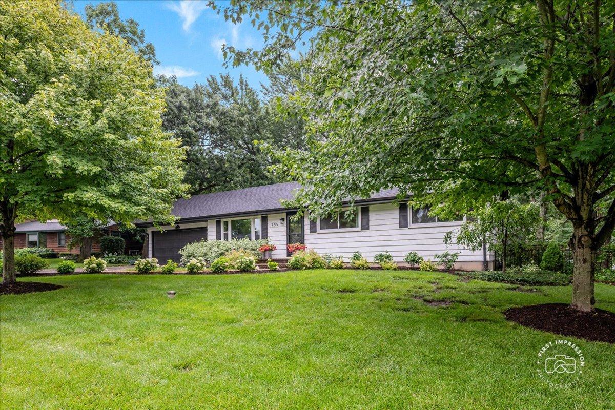 27W755 Robin Ln., West Chicago, IL 60185