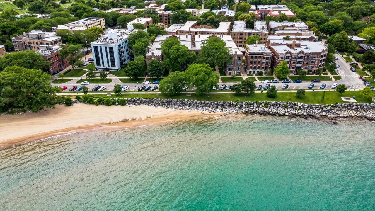 598 Sheridan Sq. #2W, Evanston, IL 60202