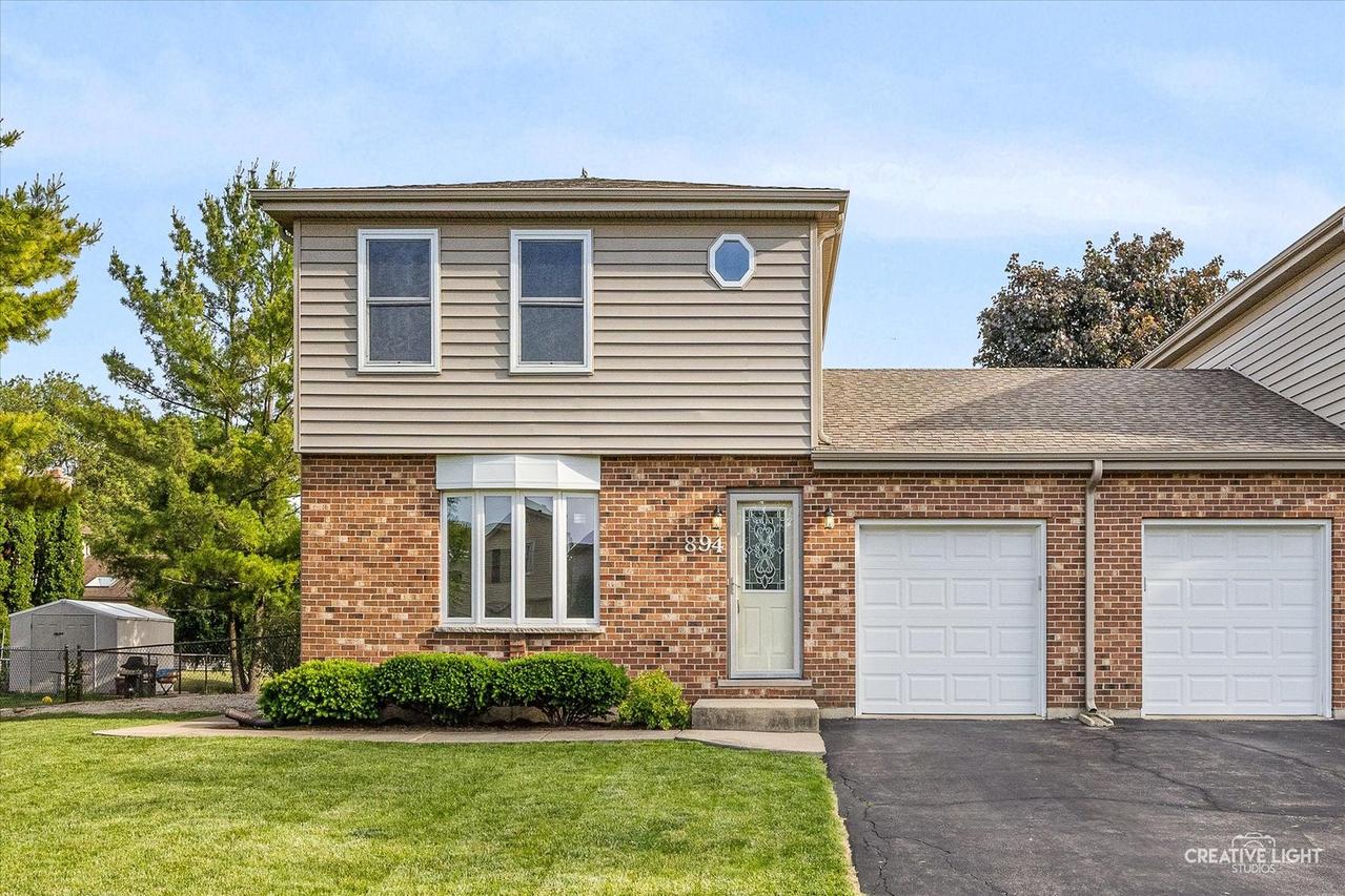 894 Glenlake Dr., Carol Stream, IL 60188