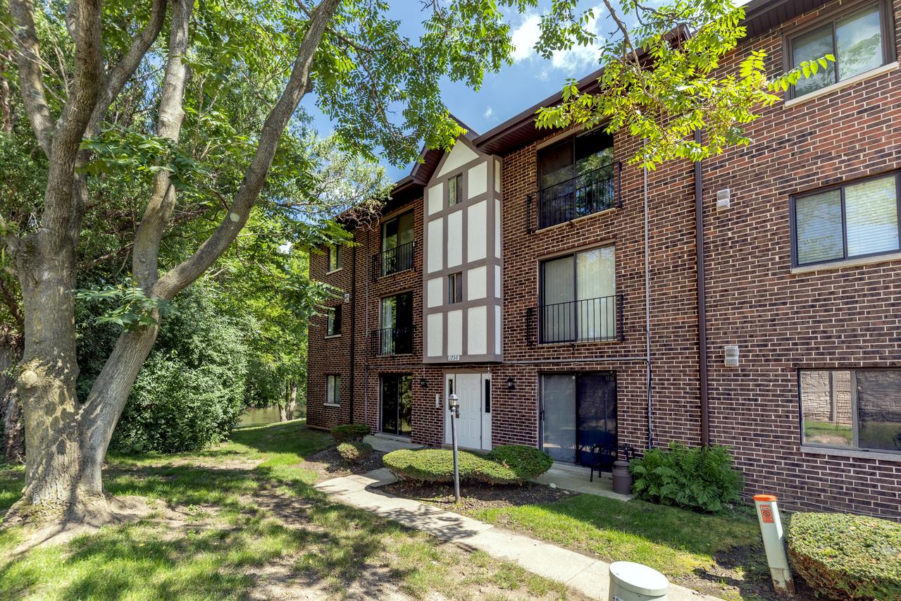 1736 S Washington St. #G33, Naperville, IL 60565