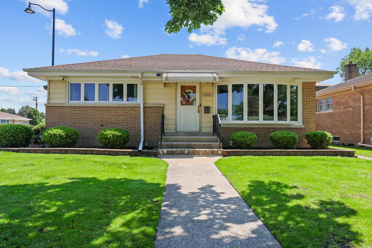 7555 N Neva Ave., Niles, IL 60714