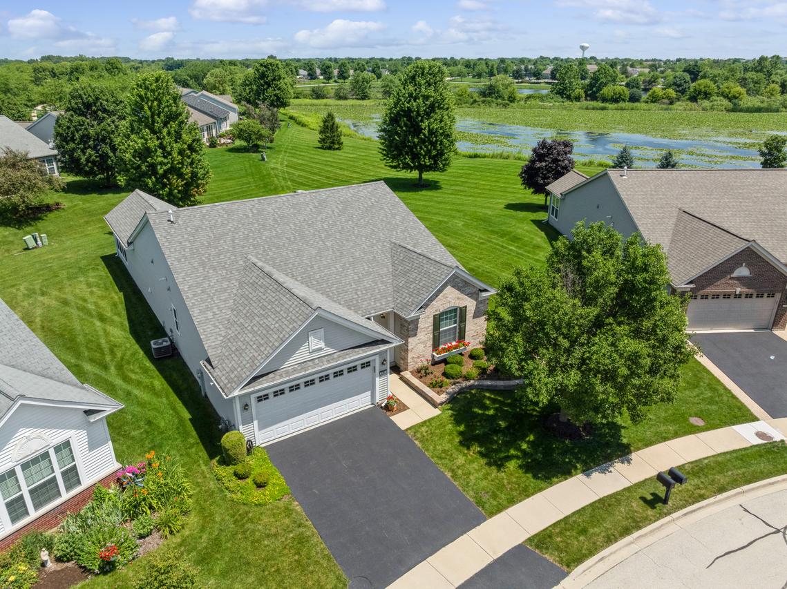 2787 Beacon Point Cir., Elgin, IL 60124