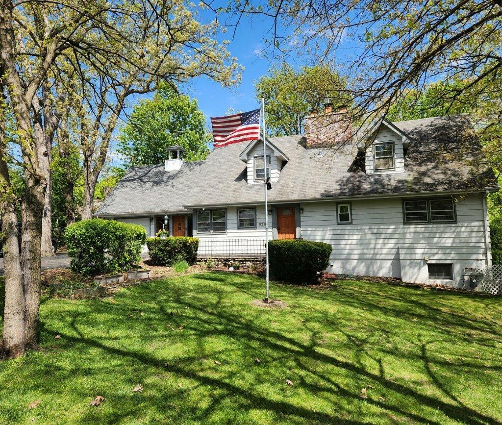 9215 S 83rd Ave., Hickory Hills, IL 60457