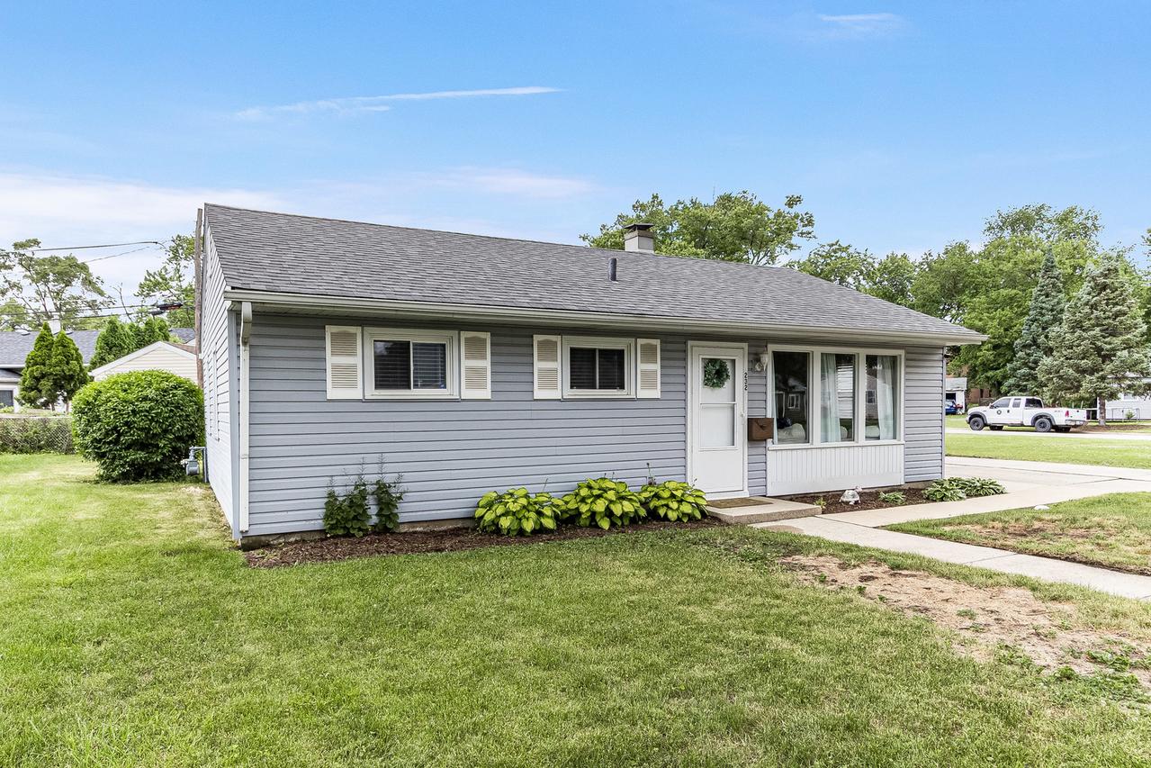 232 Westgate Dr., Aurora, IL 60506