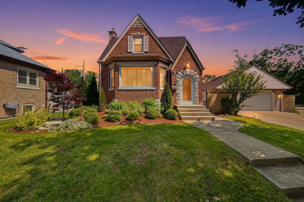6653 N Oketo Ave., Chicago, IL 60631