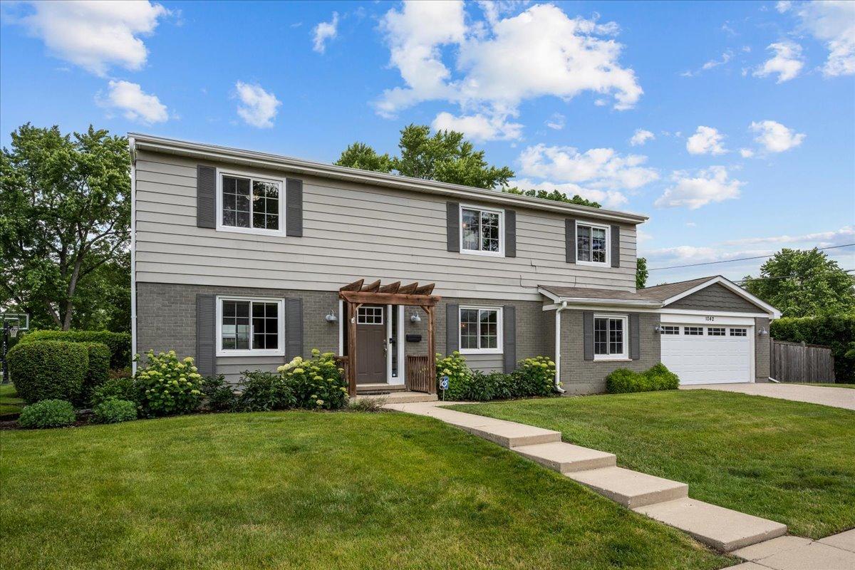 1042 Gordon Ter., Deerfield, IL 60015