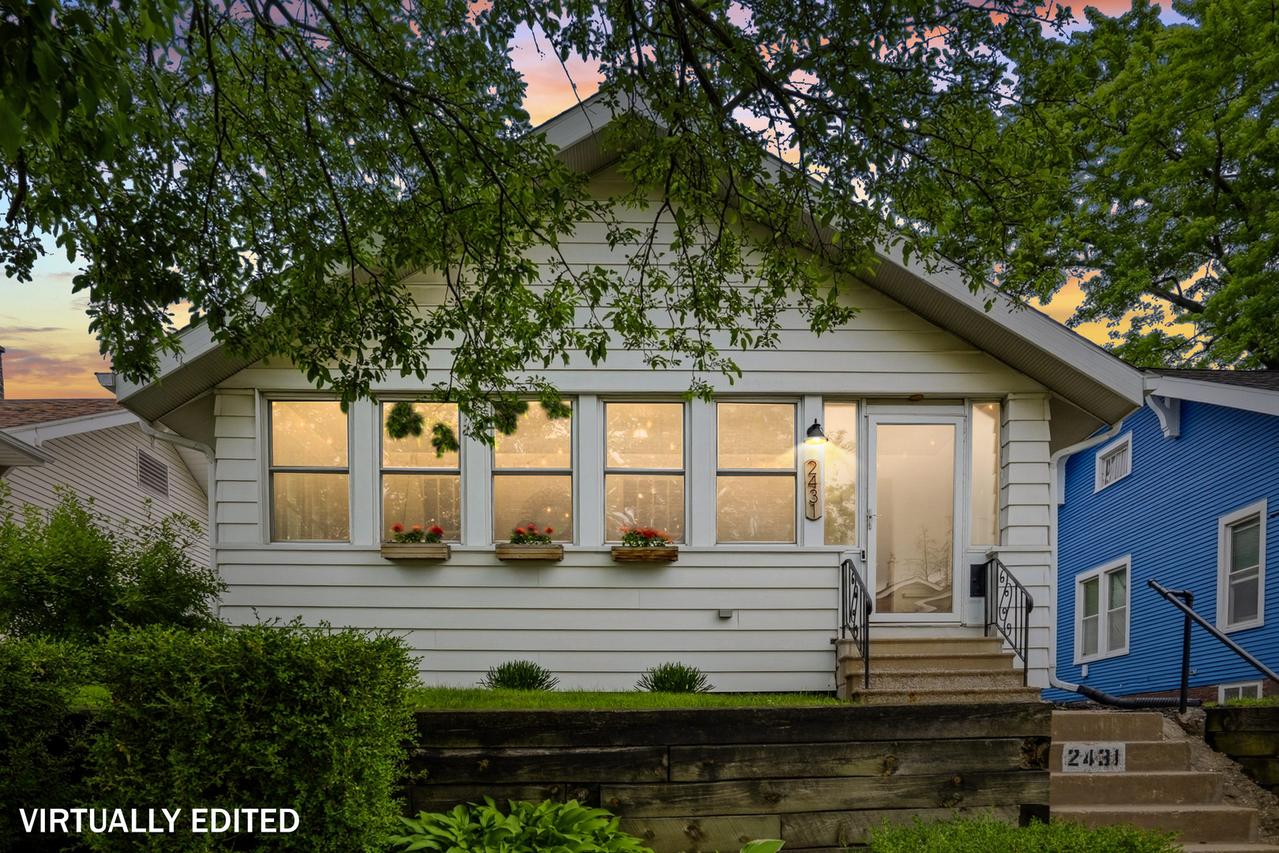2431 14th Ave., Moline, IL 61265