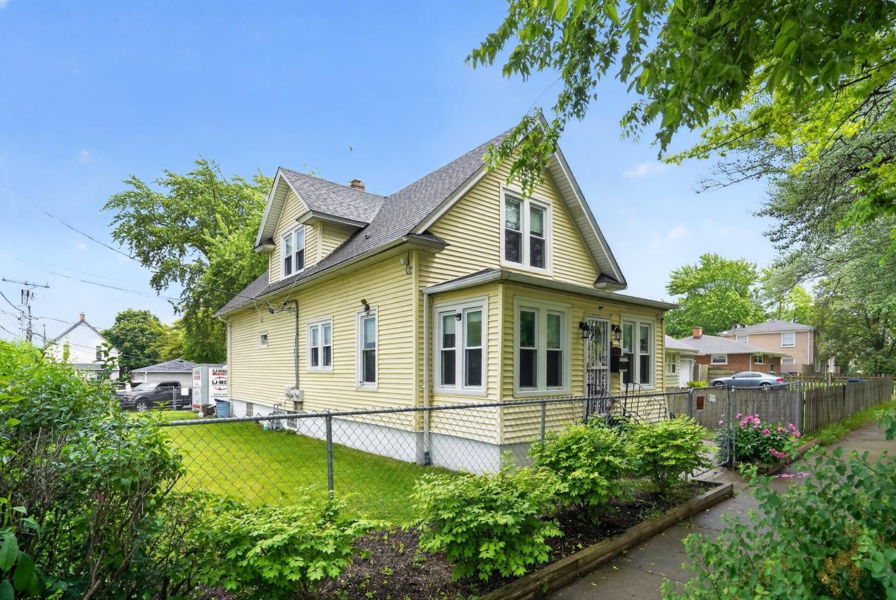 1015 Glenn Dr., North Chicago, IL 60064