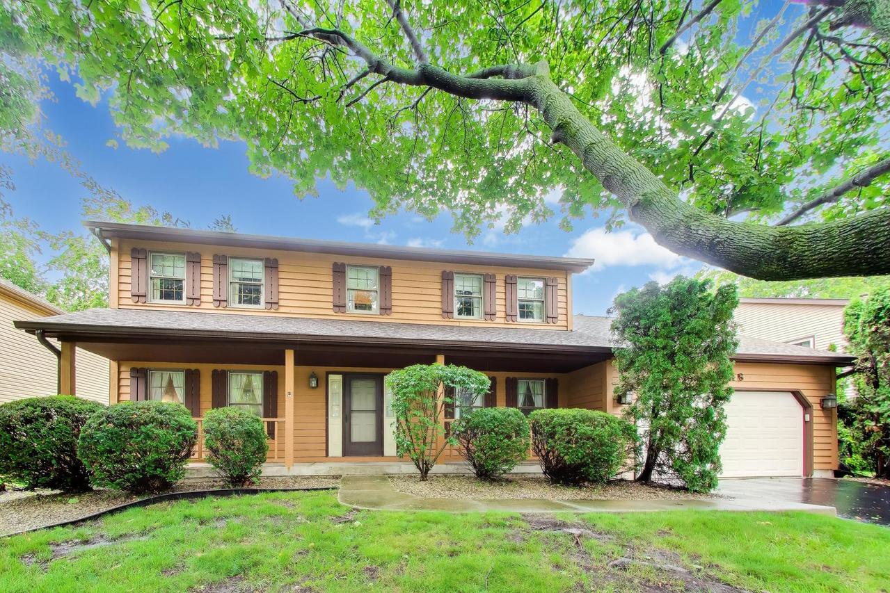 1648 Brentford Dr., Naperville, IL 60563
