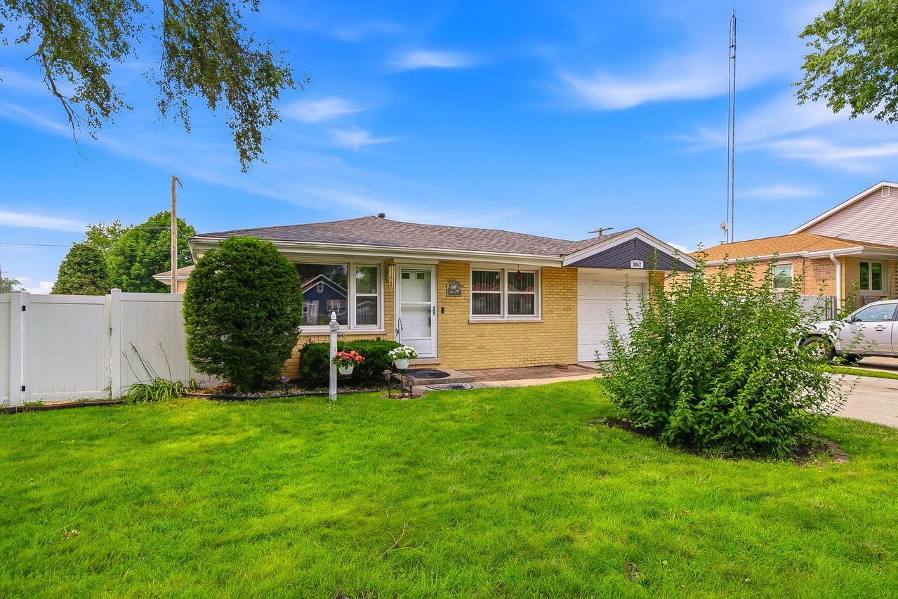 8852 Central Ave., Oak Lawn, IL 60453