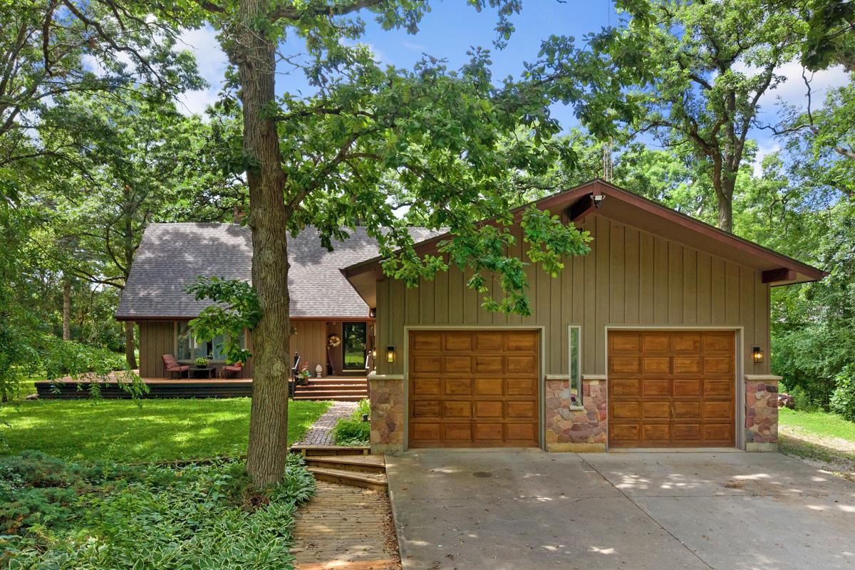 46W206 Felsmith Rd., Hampshire, IL 60140