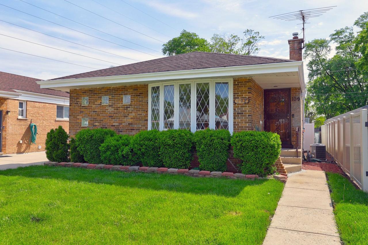 109 Rice Ave., Bellwood, IL 60104