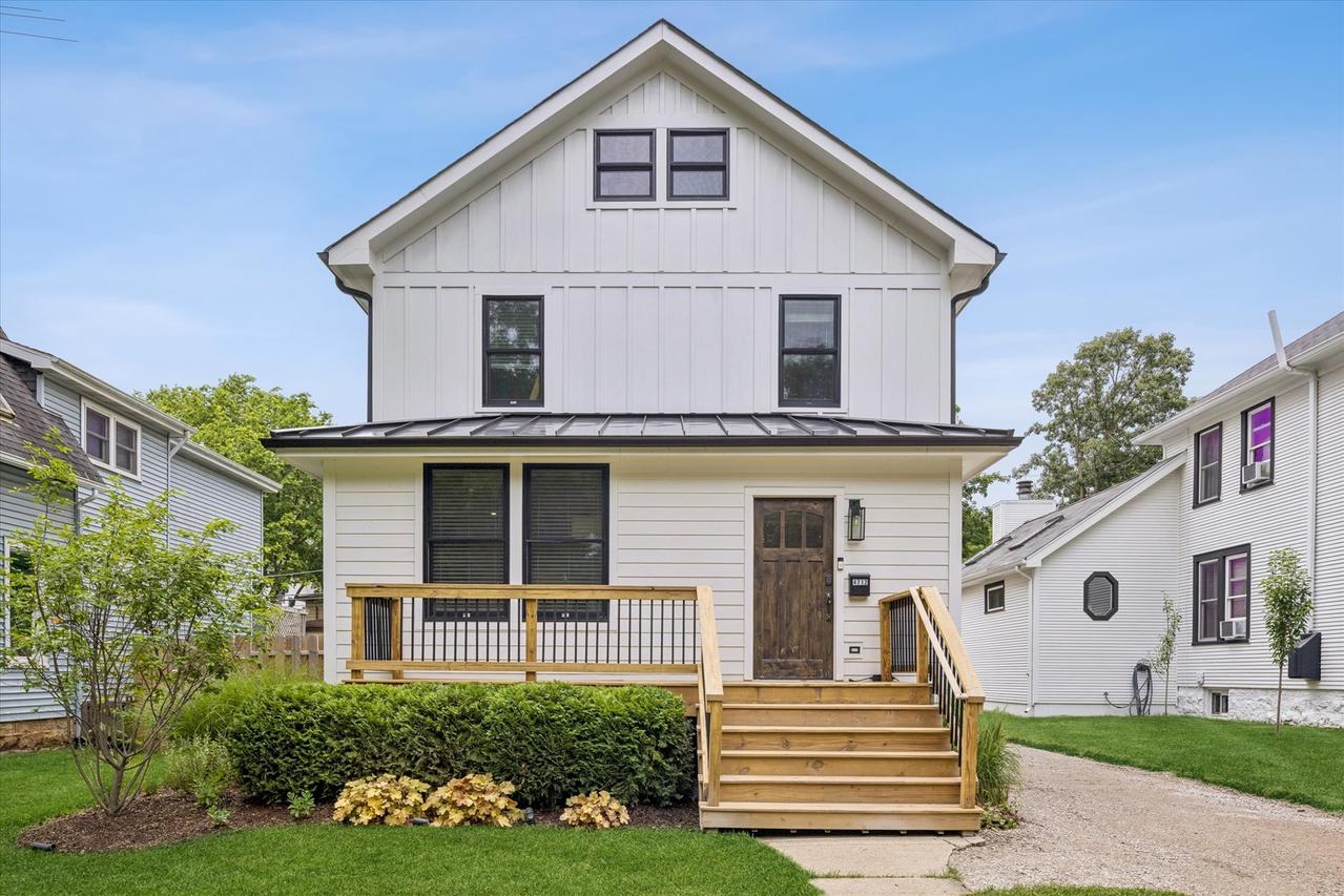 4712 Forest Ave., Downers Grove, IL 60515