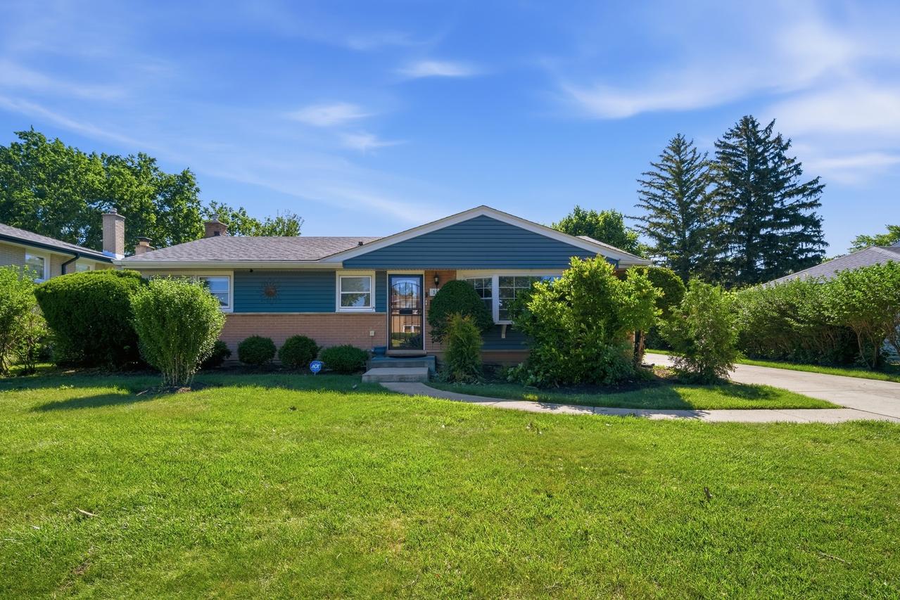 115 Michael Manor, Glenview, IL 60025