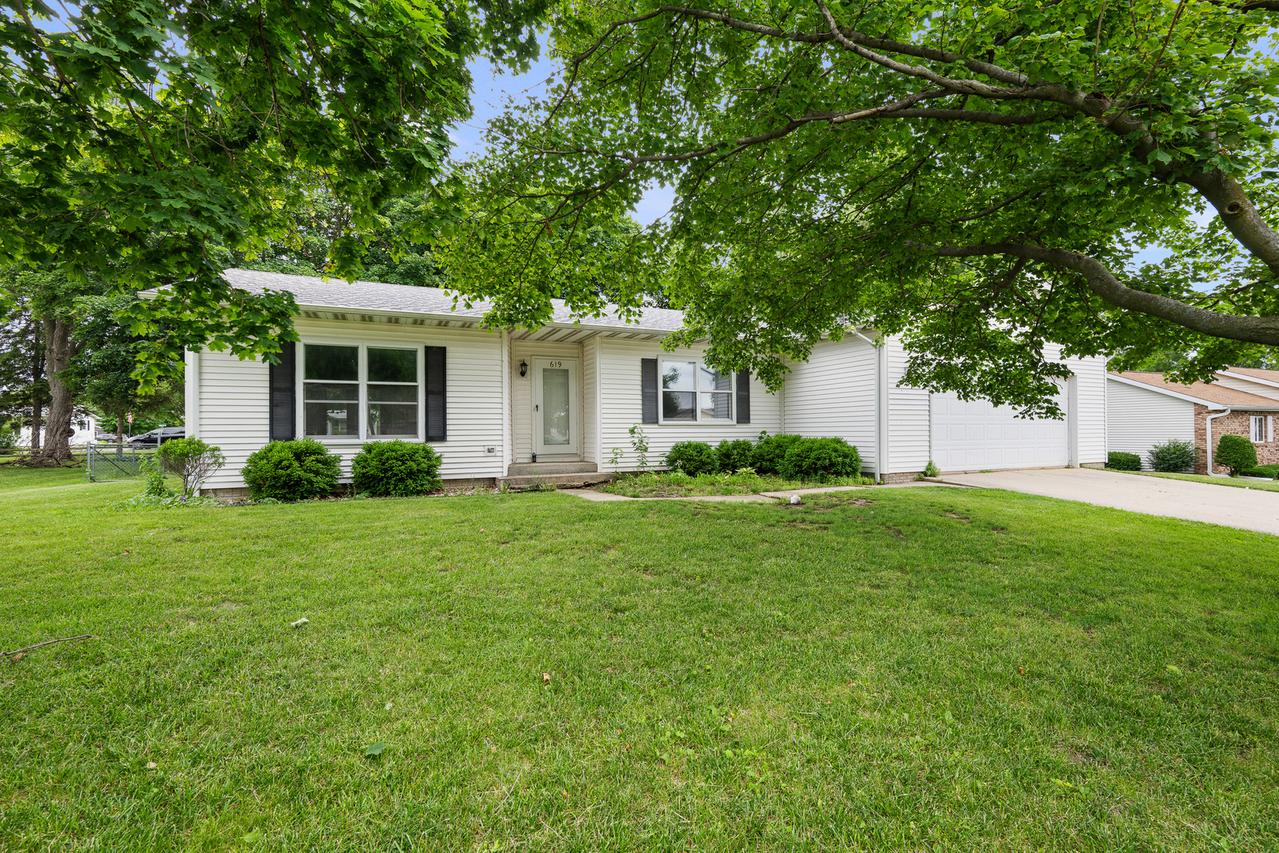 619 Shadycrest Dr., Kewanee, IL 61443