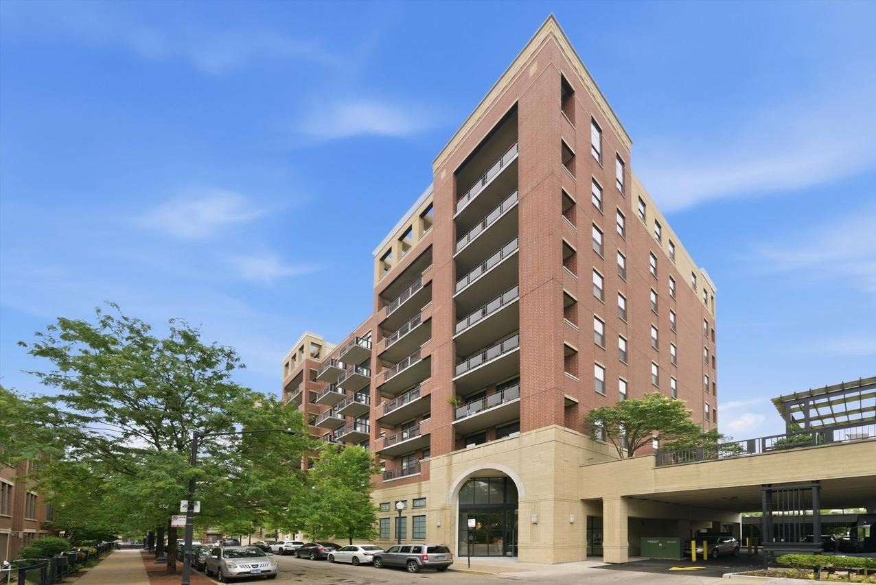 811 W 15th Pl. #807, Chicago, IL 60608