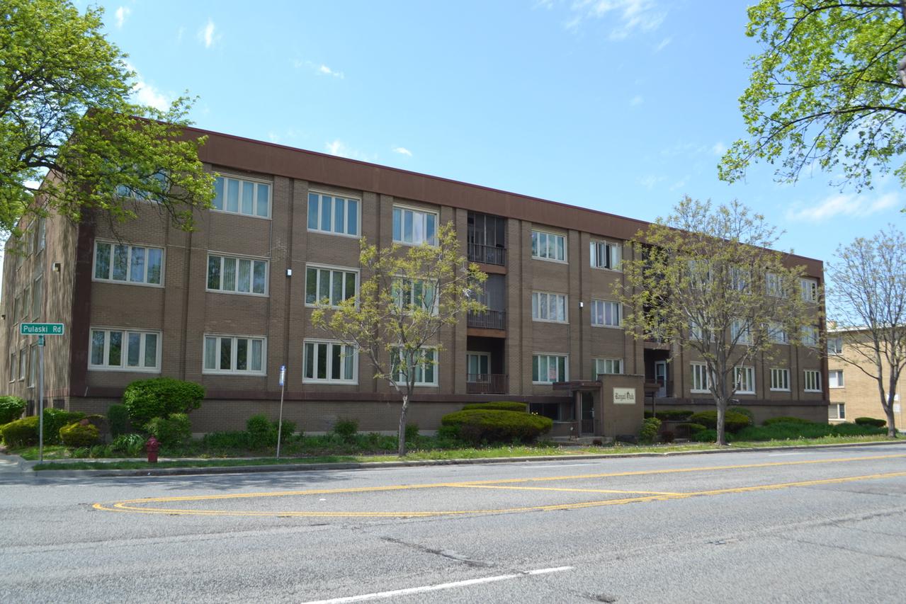 10048 S Pulaski Rd. #3E, Oak Lawn, IL 60453