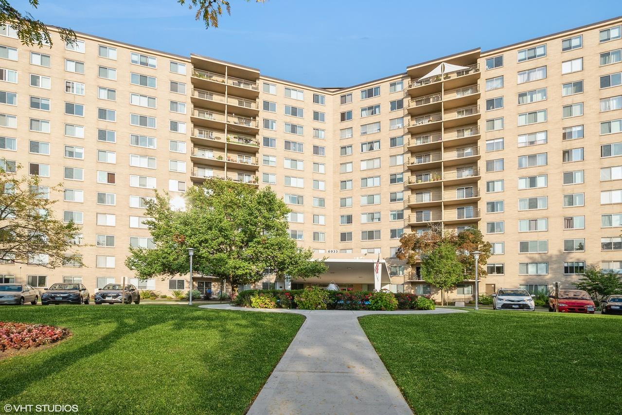 6933 N Kedzie Ave. #211, Chicago, IL 60645