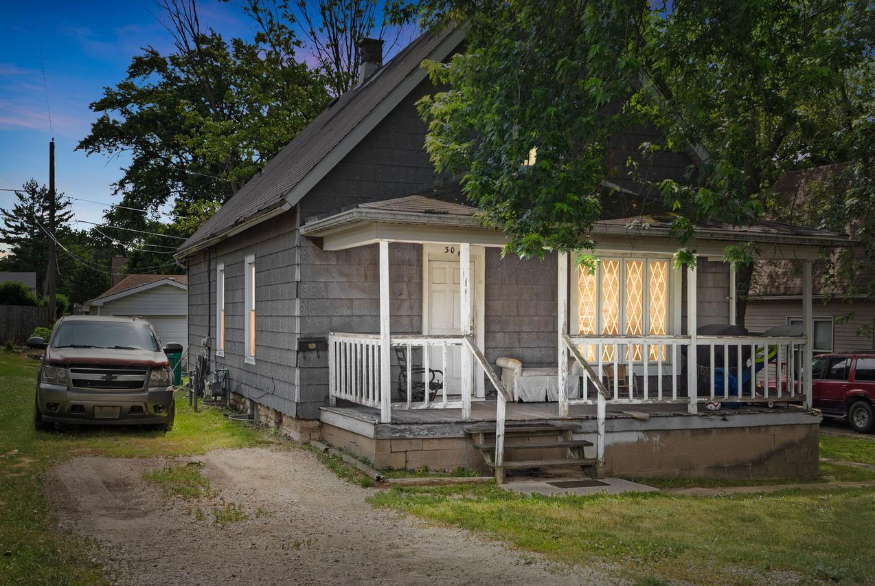 304 Harwood St., Joliet, IL 60432