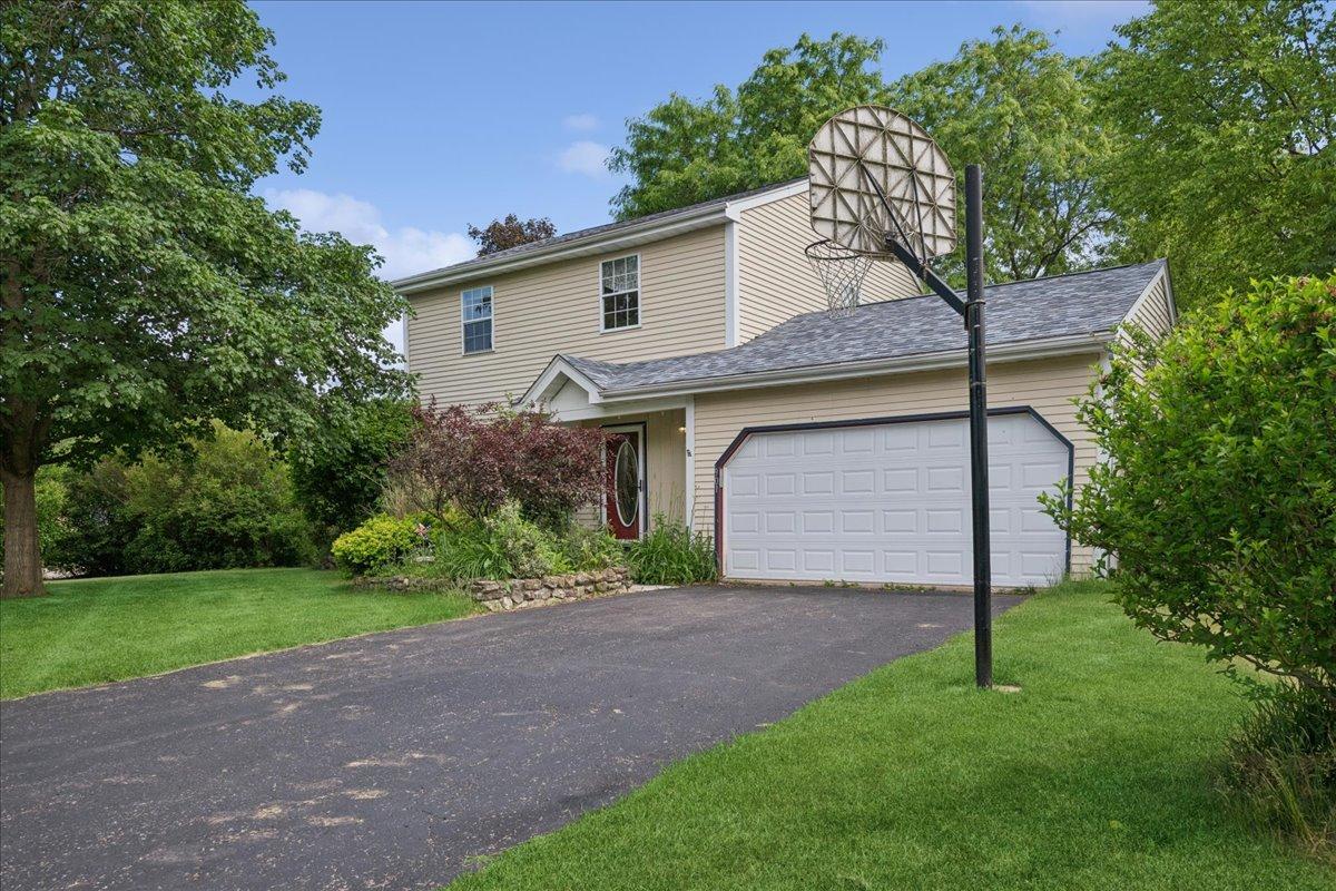 901 Portsmouth Dr., Island Lake, IL 60042