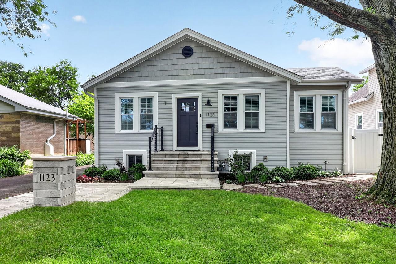 1123 Santa Rosa Ave., Wheaton, IL 60187