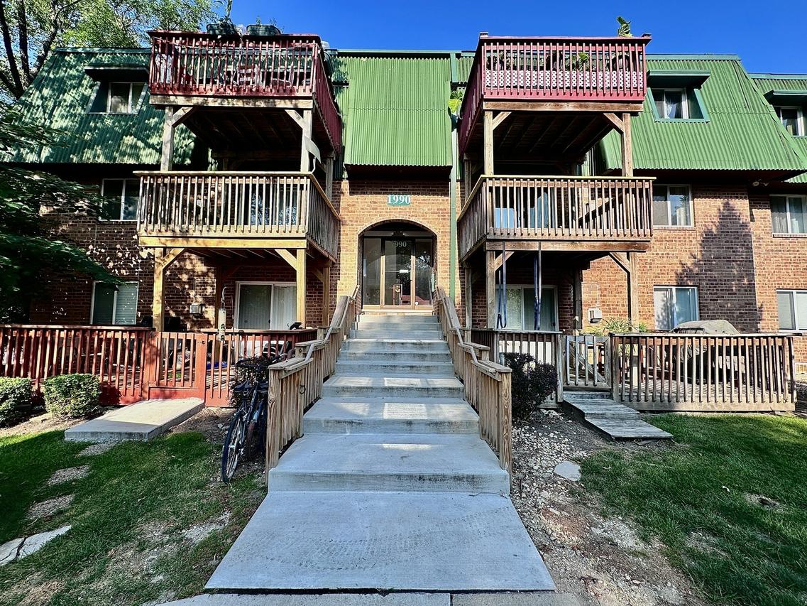 1990 Tall Oaks Dr. #2B, Aurora, IL 60505